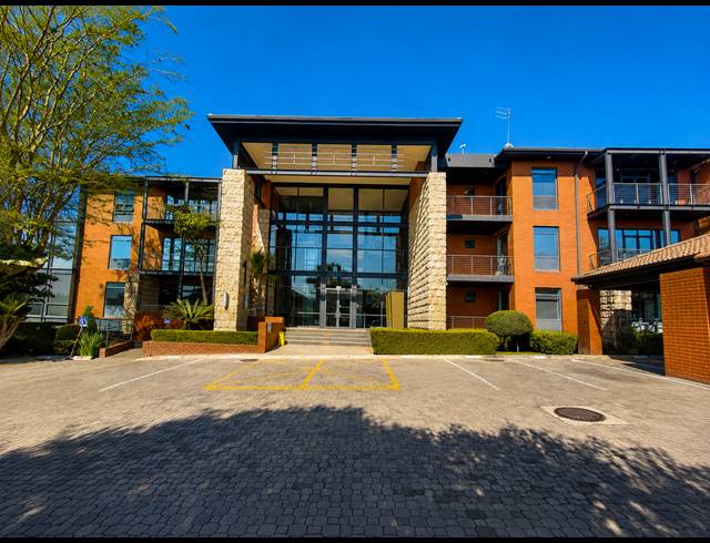 724M² OFFICE TO LET IN BRYANSTON